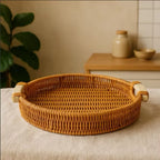 Cesto Rattan trama Redonda com alça de madeira