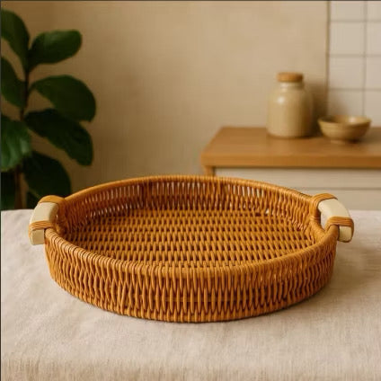 Cesto Rattan trama Redonda com alça de madeira