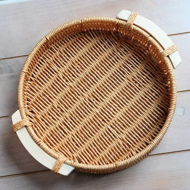 Cesto Rattan trama Redonda com alça de madeira