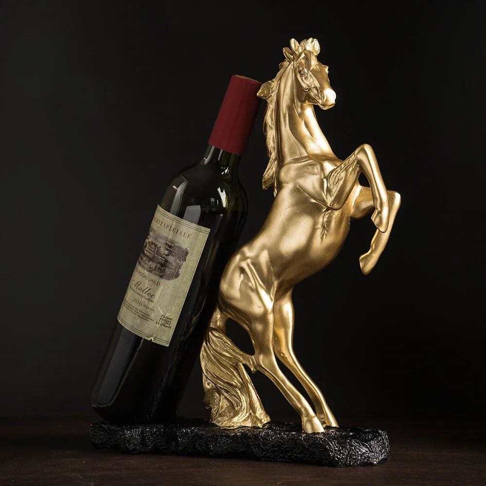 Suporte de Vinho Cavalo Dourado em Resina Luxo